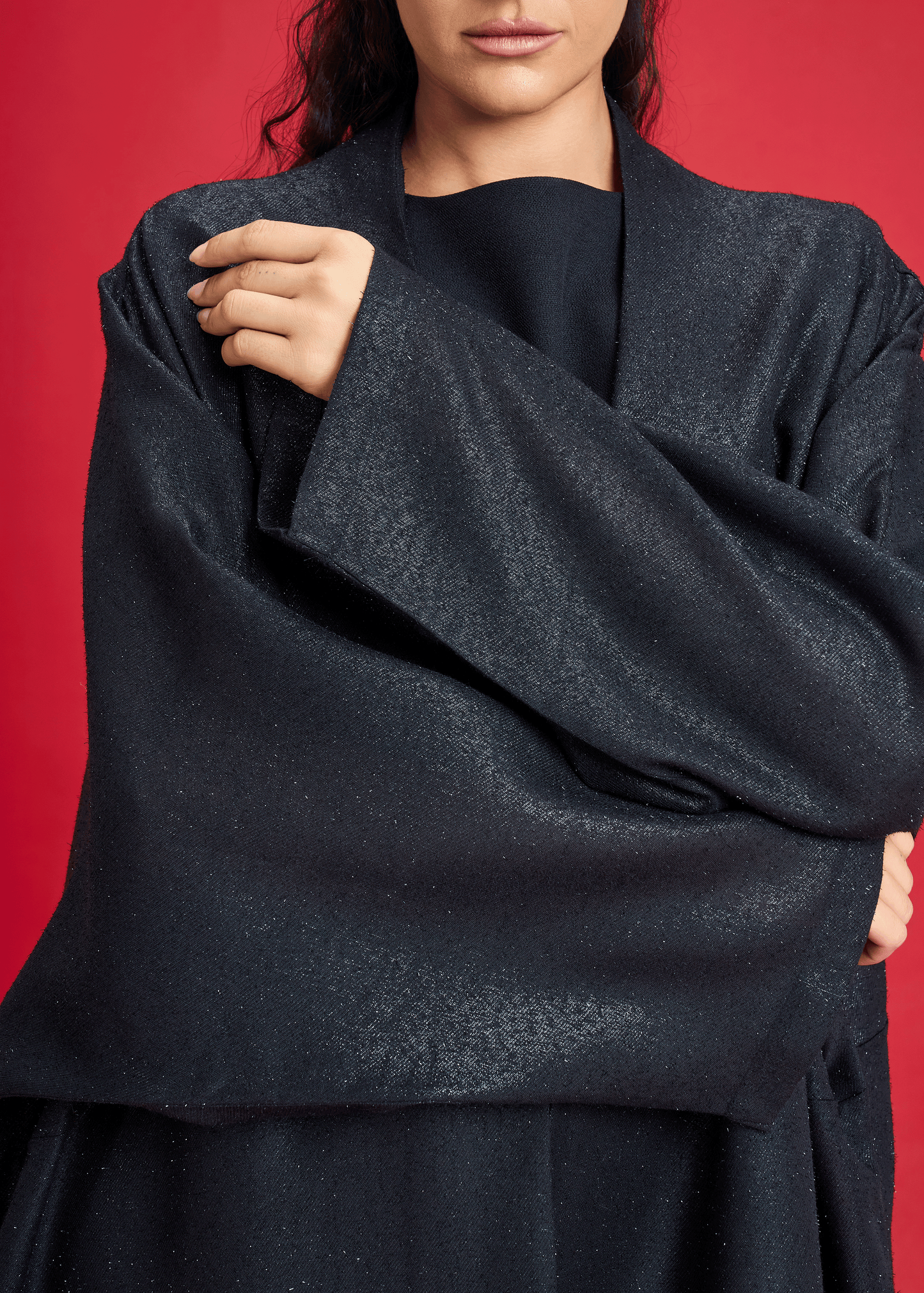 BLACK LOOSE-FIT SHIMMER LINEN ABAYA
