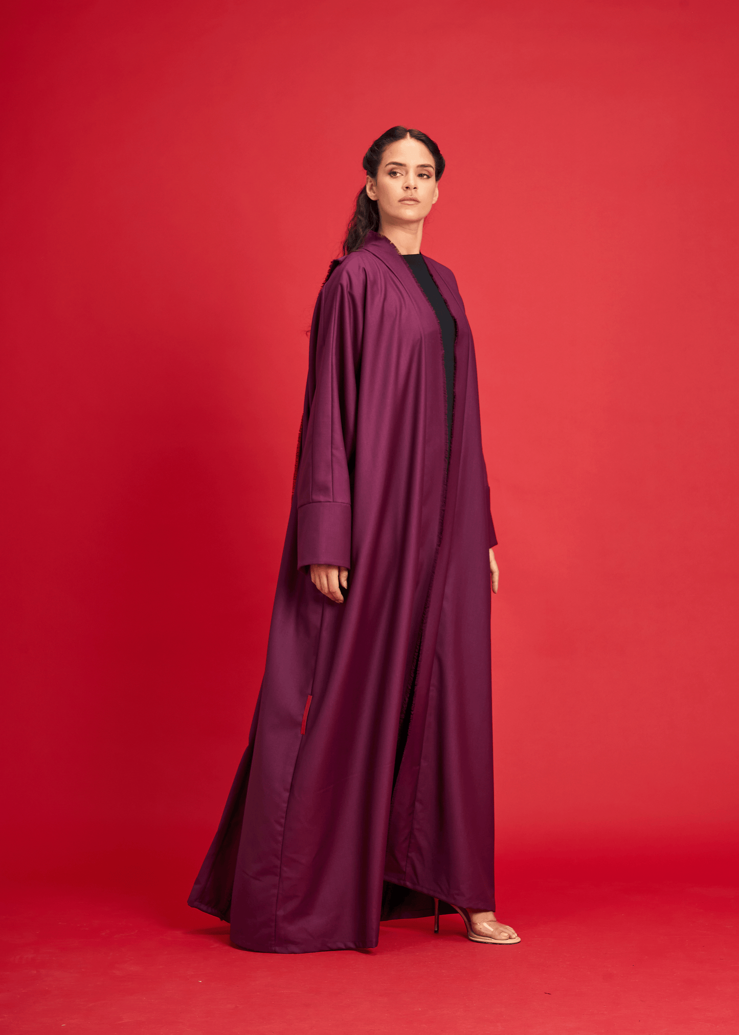 BURGUNDY PANELLED LINEN ABAYA