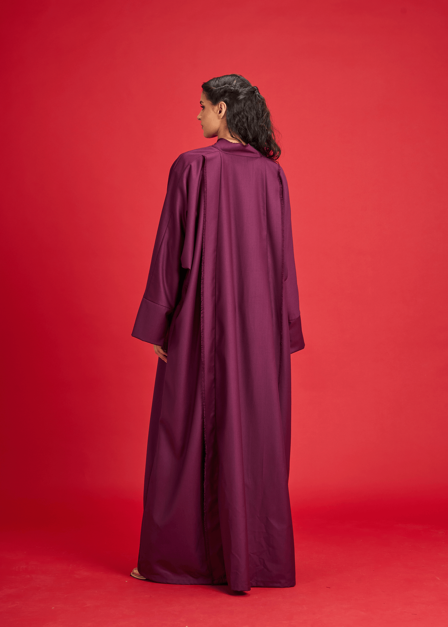 BURGUNDY PANELLED LINEN ABAYA