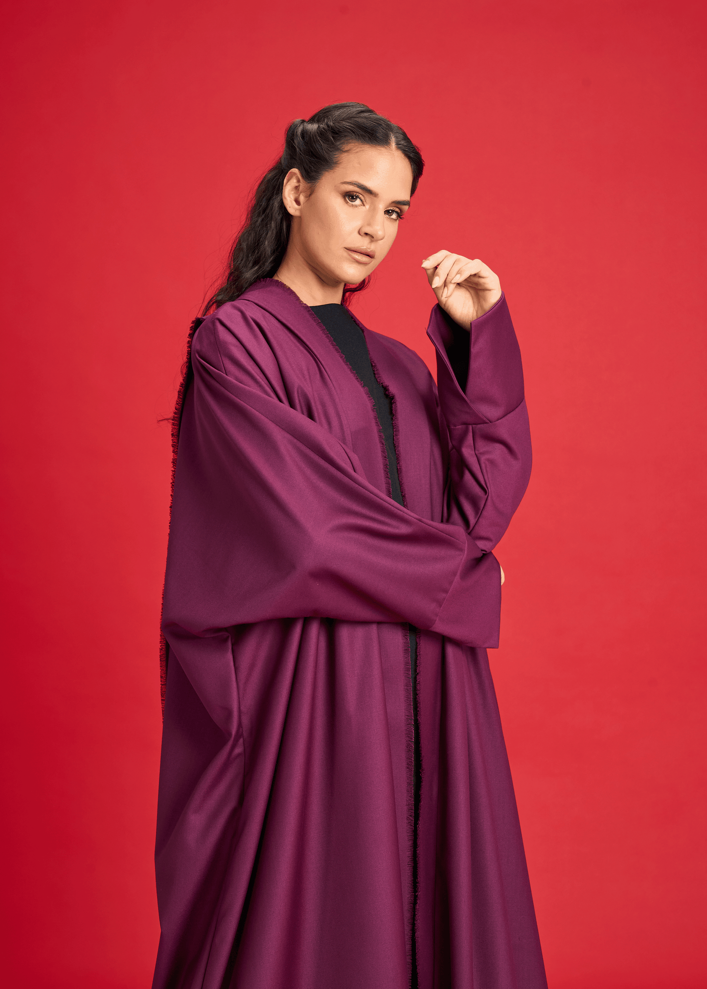 BURGUNDY PANELLED LINEN ABAYA