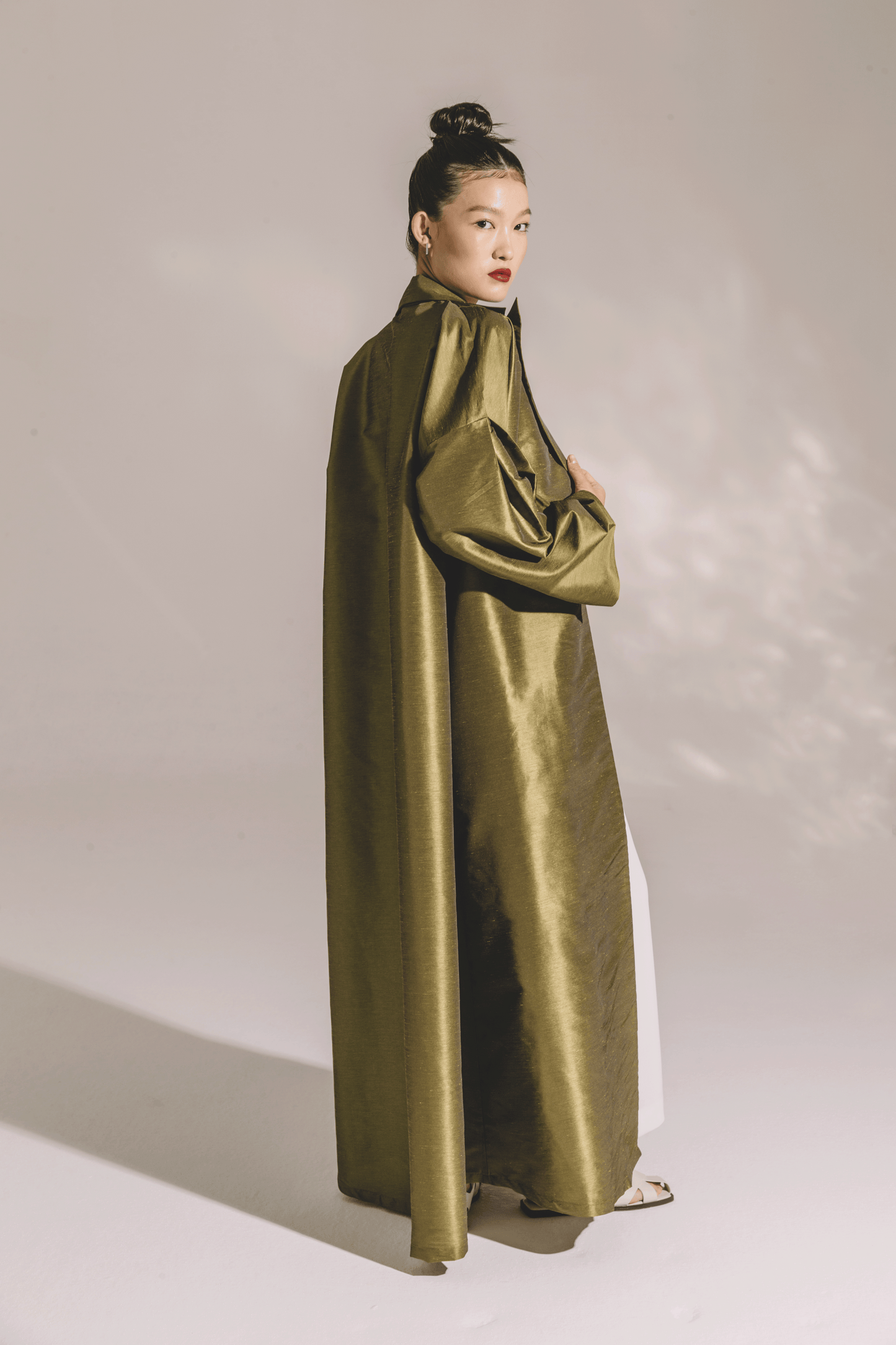 OLIVE PLEATED SLEEVE IN COAT STYLE