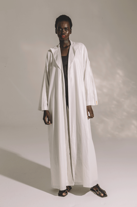 WHITE PLEATED SLEEVE IN COAT STYLE