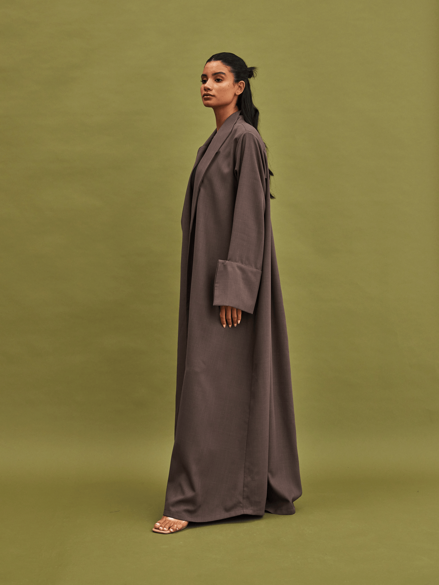 TAUPE PLEATED LINEN ABAYA