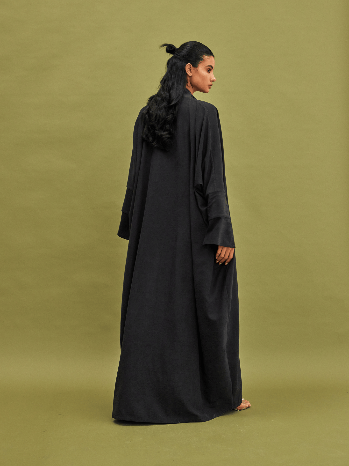 BLACK SLEEVE CUT SUEDE ABAYA