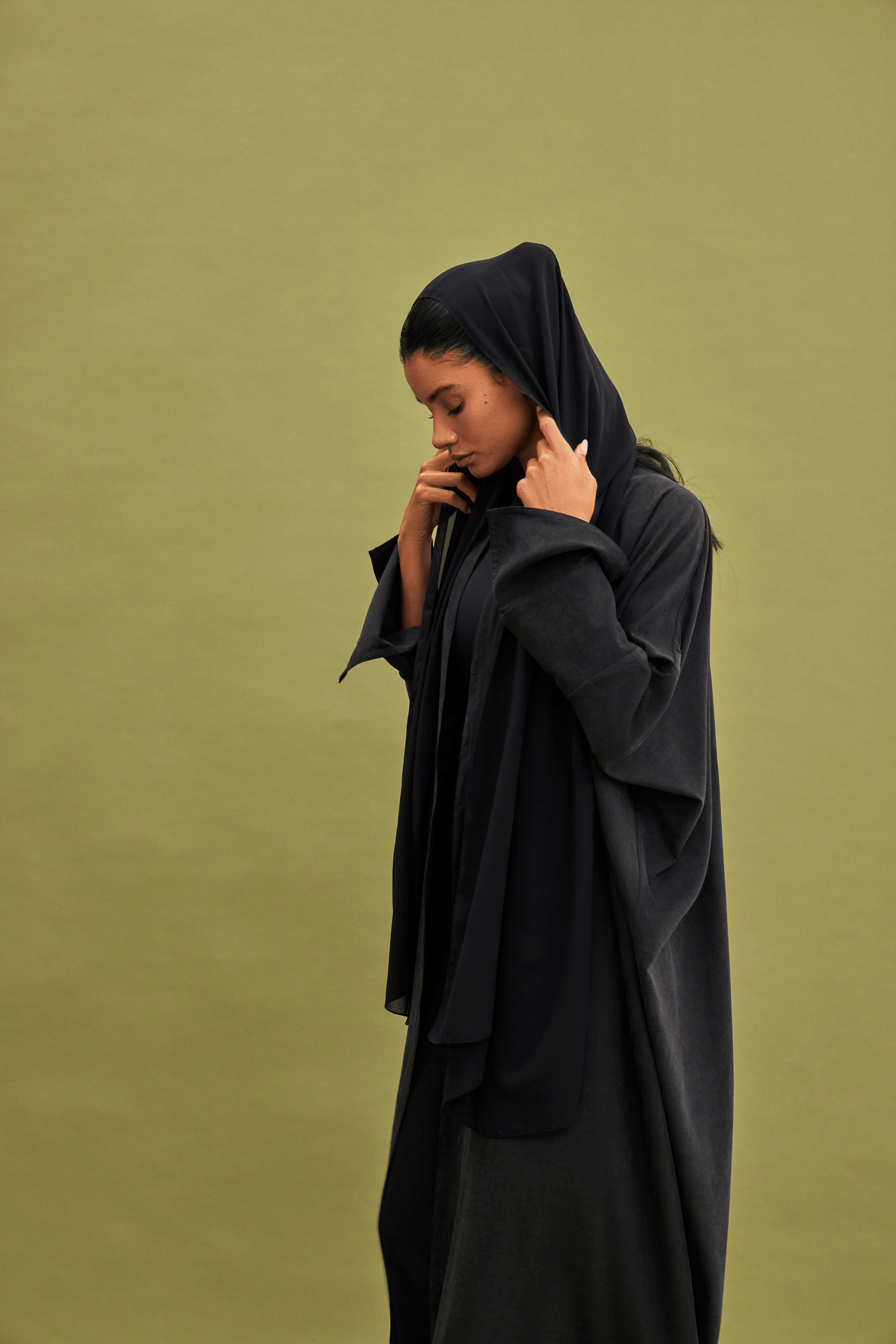 BLACK SLEEVE CUT SUEDE ABAYA