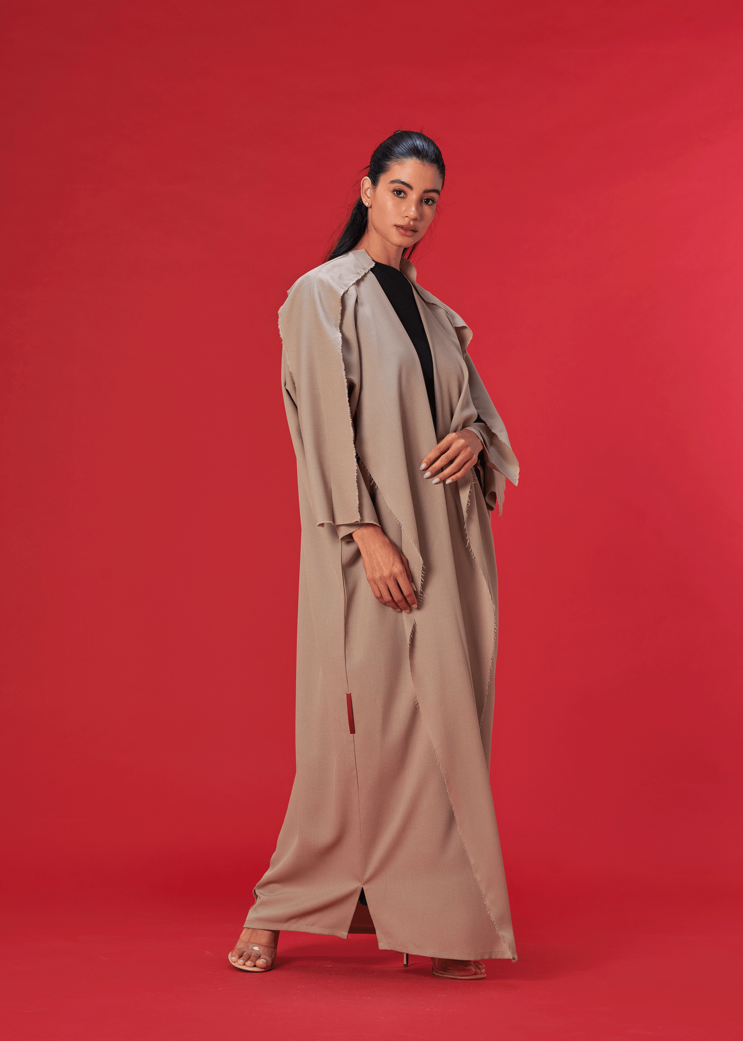 BEIGE KLOAKS SIGNATURE ABAYA