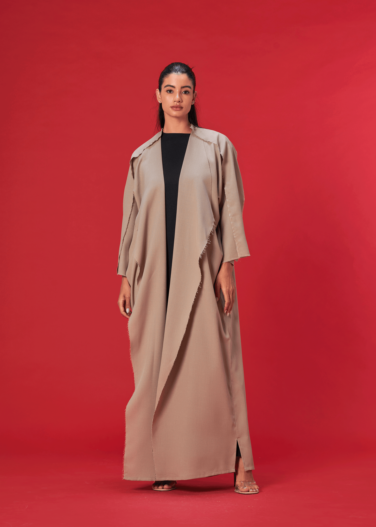 BEIGE KLOAKS SIGNATURE ABAYA