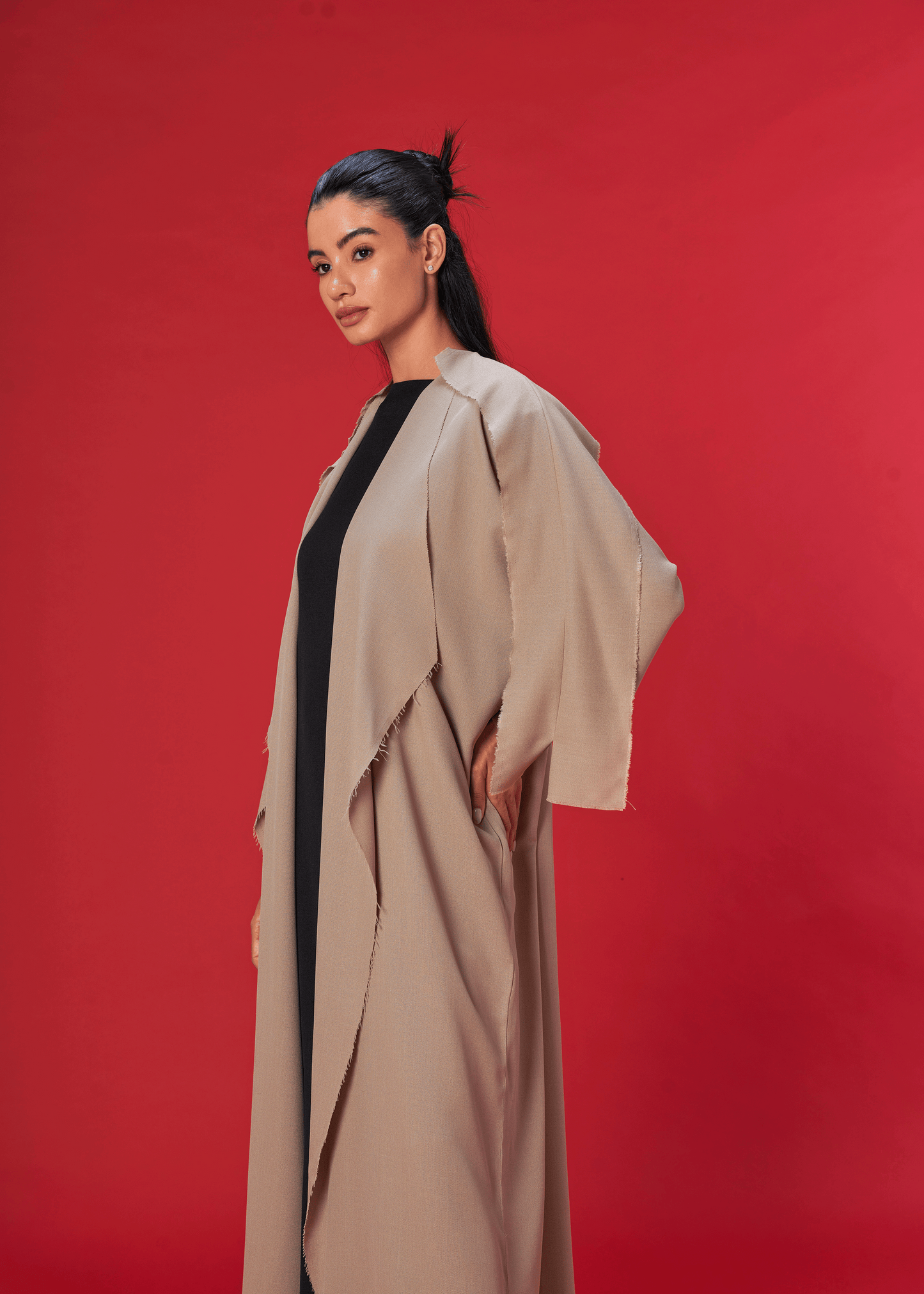 BEIGE KLOAKS SIGNATURE ABAYA